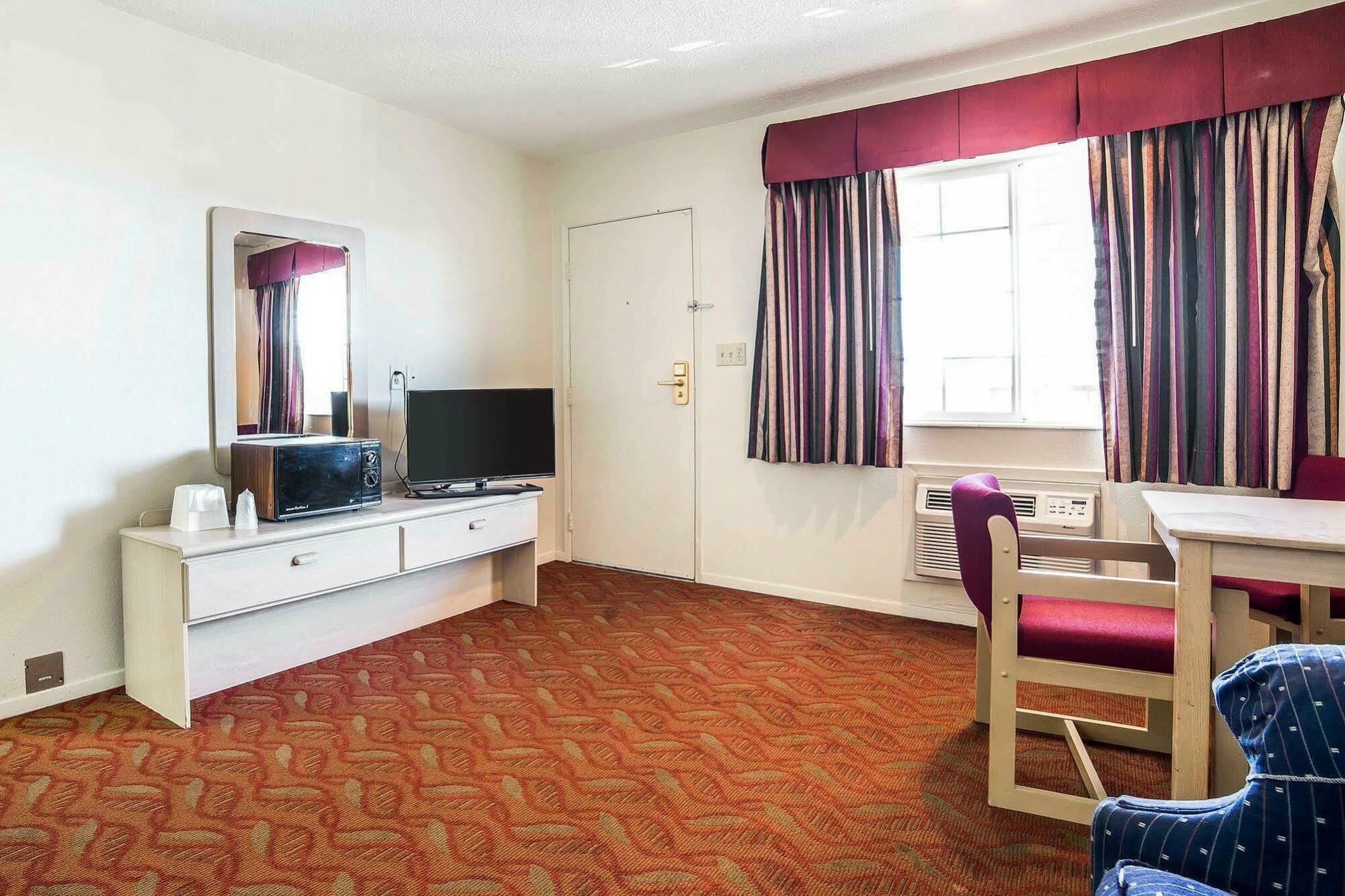 Econo Lodge Fallon Naval Air Station Area מראה חיצוני תמונה